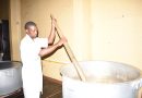 Musanze:Muri GS Gatovu, abarimu ngo bafatanya n’abakwikwi gutegura  ibiryo byo mu gikoni