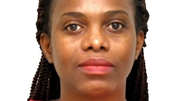 Madame Mukandayisenga Vestine meya w’Akarere ka Gakenke arashaka gutamira umwanya wa mwarimu Uwazigira Marcel Clement Madame Mukandayisenga Vestine meya w’Akarere ka Gakenke arashaka gutamira umwanya wa mwarimu Uwazigira Marcel Clement