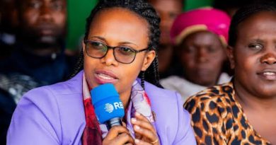 Mwarimu Clement narega meya Vestine Mukandayisenga azishyura iki, muzi ko hari bamwe mu bahoze ari ba meya badashobora kwigurira  brochette n’ikirayi
