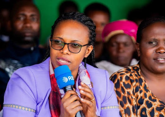 Mwarimu Clement narega meya Vestine Mukandayisenga azishyura iki, muzi ko hari bamwe mu bahoze ari ba meya badashobora kwigurira  brochette n’ikirayi